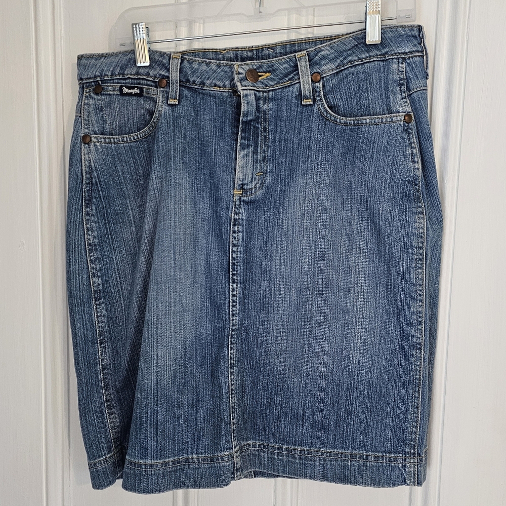Wrangler VF Jeanswear Women’s Juniors 9 Straight Denim Skirt Light Blue Wash